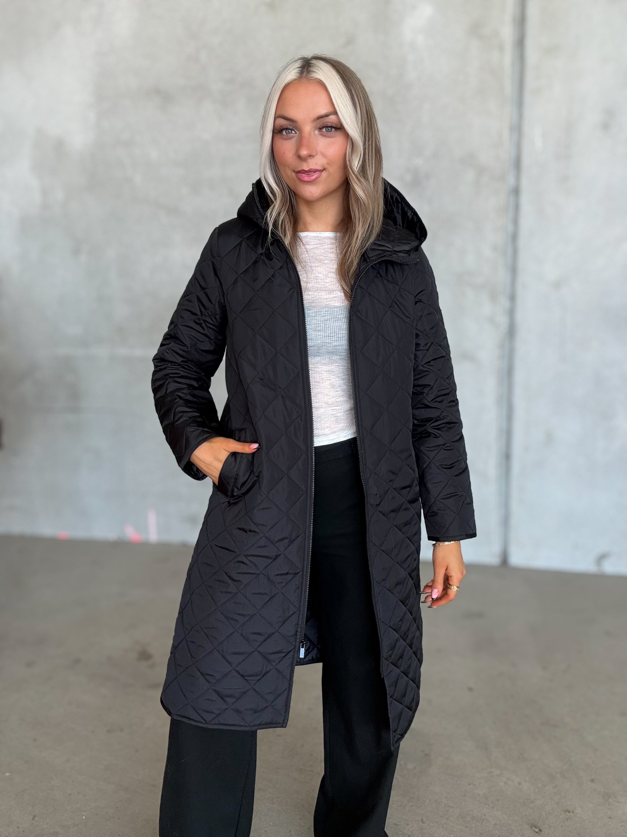 VITATE Coat - Black